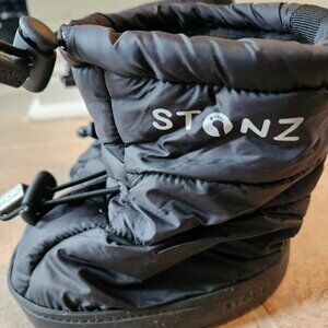 Stonz Winter Bundle: Stonz Baby Mitts Black and Stonz Puffer Booties Black
